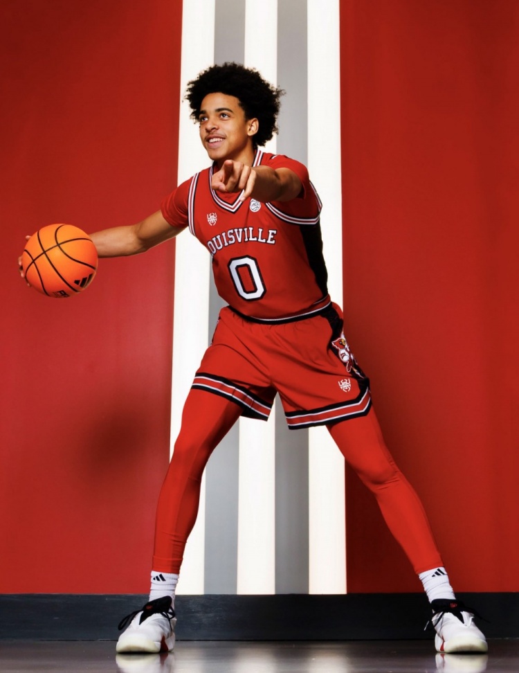 开云体育-米切尔为母校设计特别款球衣！带有其个人Logo和蜘蛛侠元素！